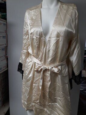 Samantha Change Robe Cream Small New WithTags!